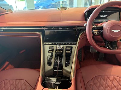 2026 Aston Martin DB12 照片 15