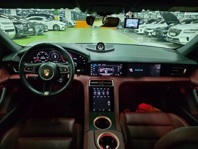 PORSCHE TAYCAN - 10