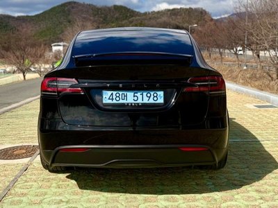 TESLA MODEL X - 7