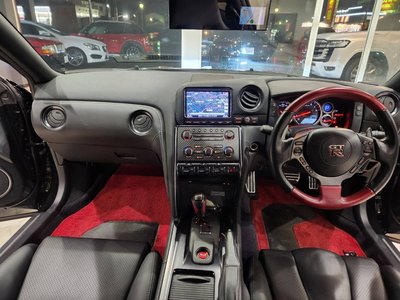NISSAN GT-R - 2