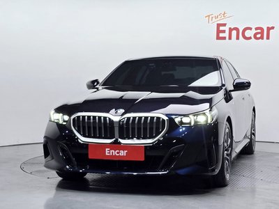 2023 BMW 5 SERIES photo 2