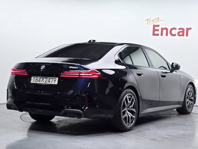 2023 BMW 5 SERIES photo 3