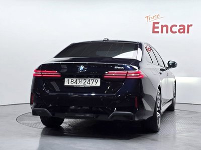 2023 BMW 5 SERIES photo 4