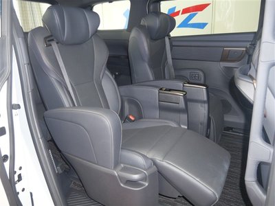 2023 Toyota ALPHARD — фото 8