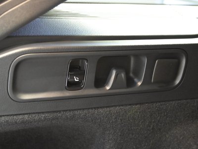 صورة مصغرة 63 لـ 2025 MERCEDES-BENZ C-CLASS