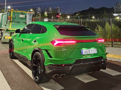 LAMBORGHINI URUS - 3
