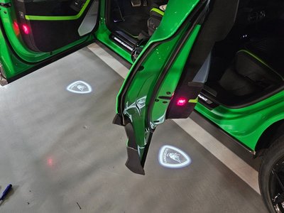 LAMBORGHINI URUS - 7