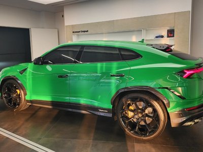 LAMBORGHINI URUS - 4