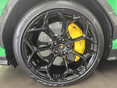 LAMBORGHINI URUS - 6