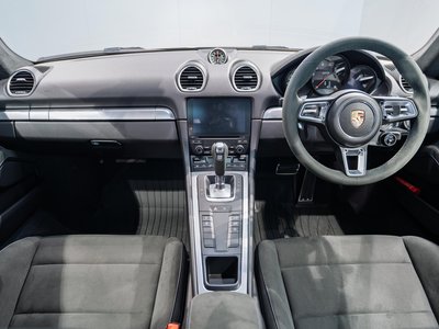 صورة 13 لـ 2021 Porsche 718