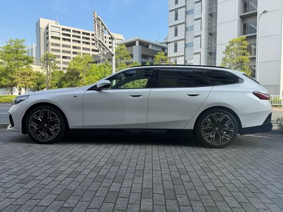 2025 BMW 5 SERIES TOURING — фото 4