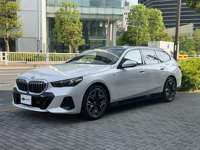 2025 BMW 5 SERIES TOURING — фото 1