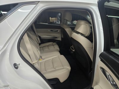 صورة 9 لـ 2021 Genesis GV70
