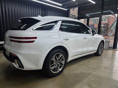 صورة 6 لـ 2021 Genesis GV70