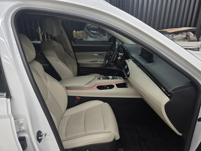 صورة 8 لـ 2021 Genesis GV70
