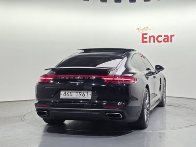 PORSCHE PANAMERA - 3