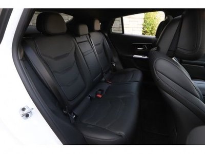 صورة 9 لـ 2025 Mercedes-BENZ GLC AMG