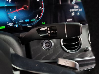 MERCEDES-BENZ E-CLASS - 9