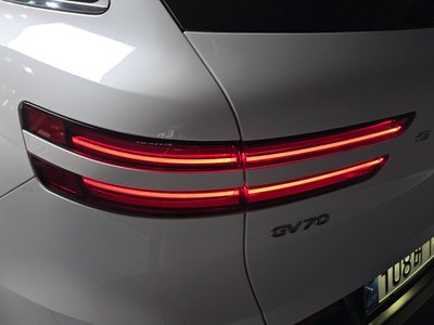 صورة 10 لـ 2021 Genesis GV70