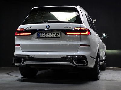 2023 BMW X7 — фото 3