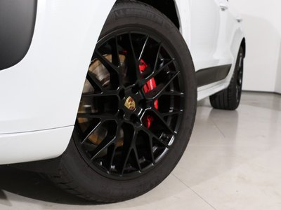 PORSCHE MACAN - 10