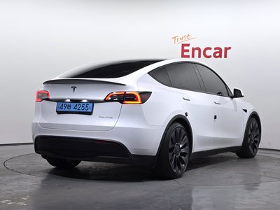 TESLA MODEL Y - 4