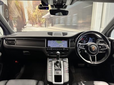 PORSCHE MACAN - 9