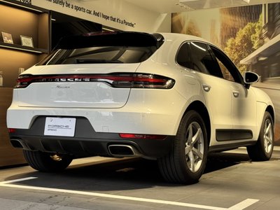 PORSCHE MACAN - 4