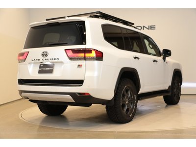 TOYOTA LAND CRUISER 300 - 8