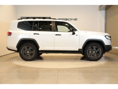 TOYOTA LAND CRUISER 300 - 6