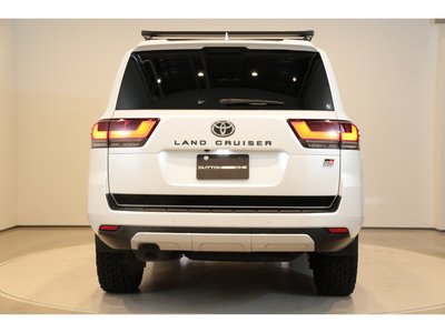 TOYOTA LAND CRUISER 300 - 9