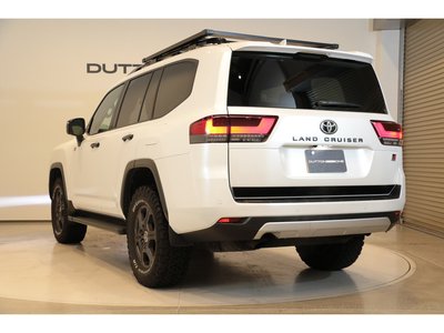 TOYOTA LAND CRUISER 300 - 10
