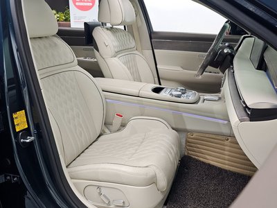 صورة 10 لـ 2022 Genesis G90 (RS4)