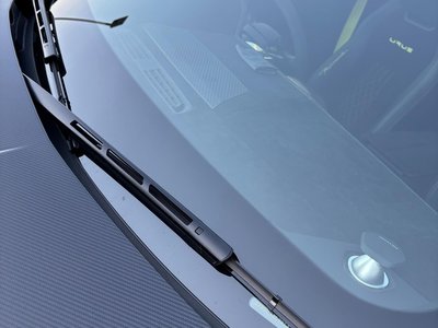 2024 Lamborghini URUS thumbnail 16