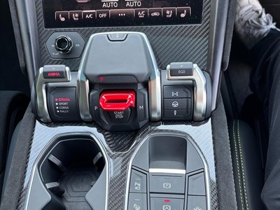 2024 Lamborghini URUS thumbnail 30