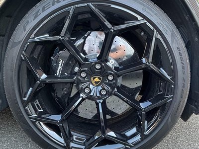 2024 Lamborghini URUS thumbnail 11