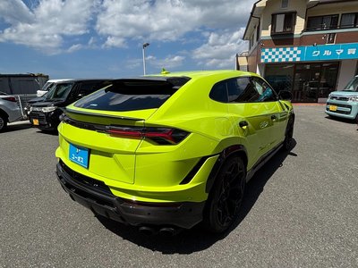 2024 Lamborghini URUS photo 9