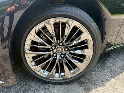صورة 8 لـ 2021 Lexus LS