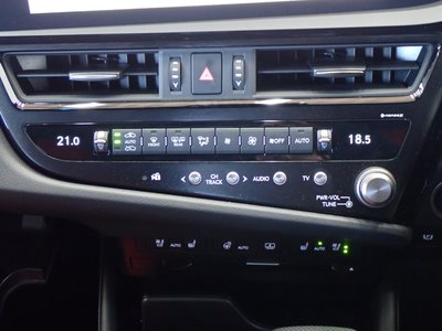 صورة مصغرة 28 لـ 2022 Lexus ES