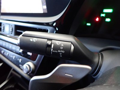 صورة مصغرة 37 لـ 2022 Lexus ES