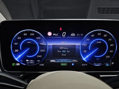 MERCEDES-BENZ EQS - 8