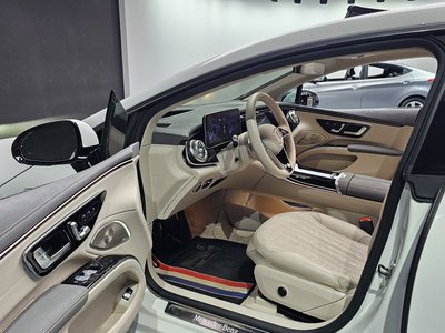 MERCEDES-BENZ EQS - 10