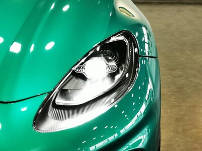 ASTON MARTIN DBX - 9