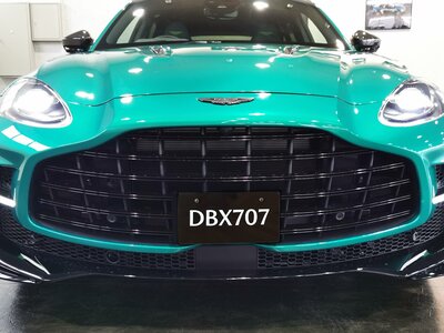 ASTON MARTIN DBX - 10