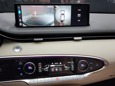 2023 Genesis GV70 — миниатюра 16
