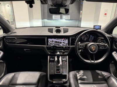 PORSCHE MACAN - 8