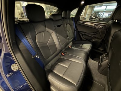 PORSCHE MACAN - 10