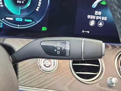 MERCEDES-BENZ E-CLASS - 8