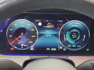 MERCEDES-BENZ E-CLASS - 7