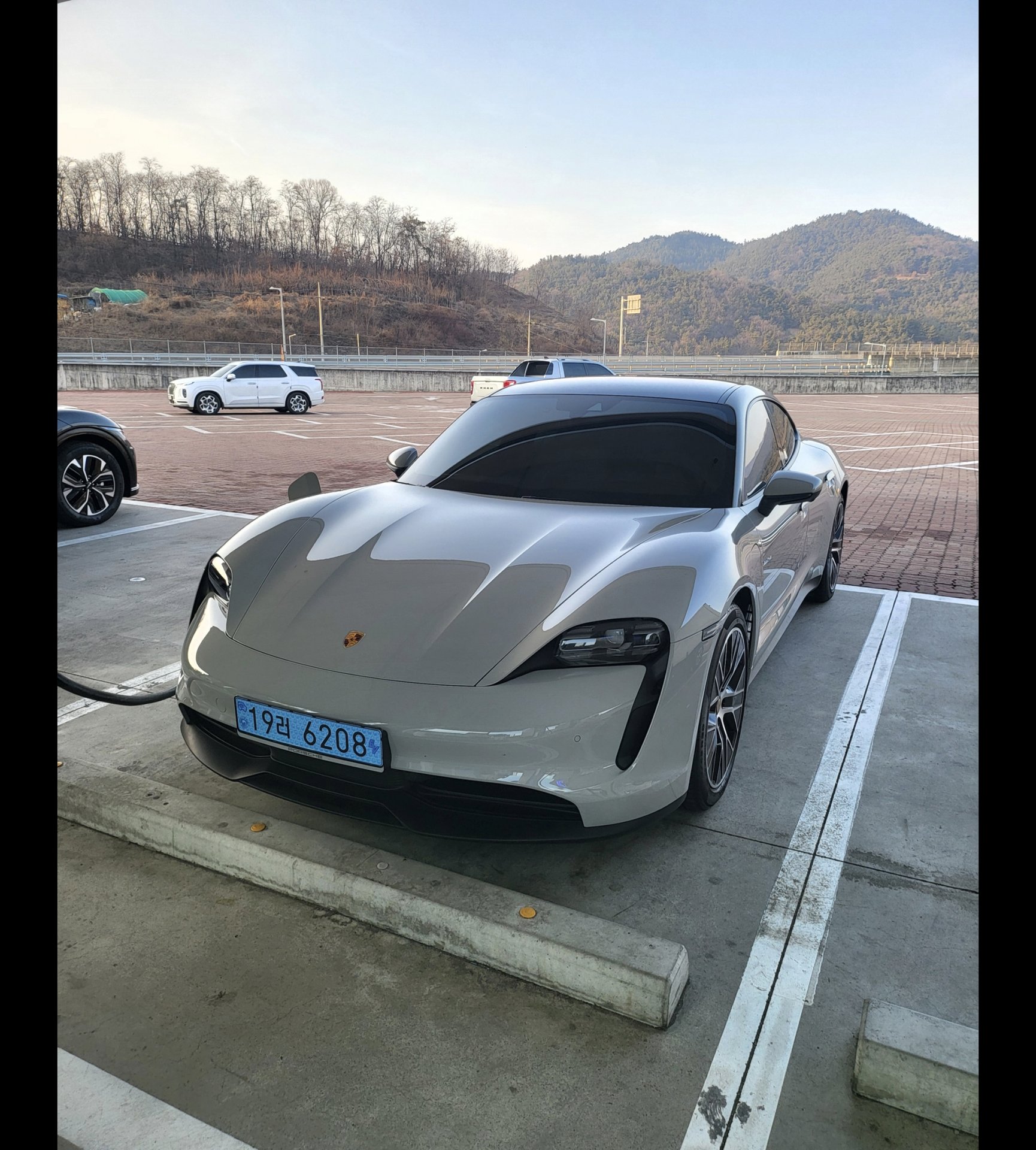 PORSCHE TAYCAN - View 1